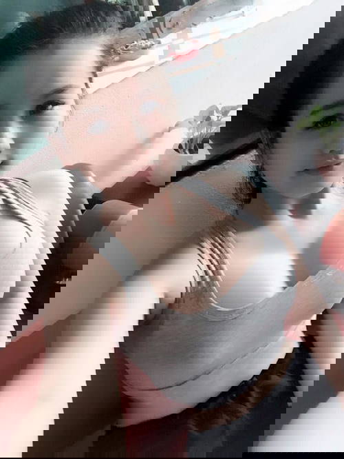 Hồng Chi – vếu vếu vếu hack