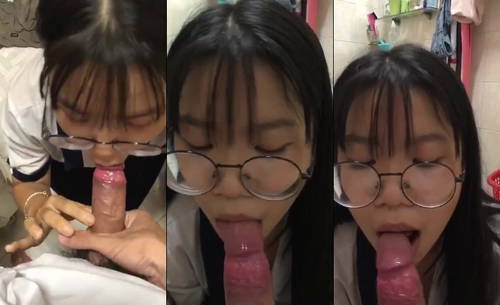 Đưa bé nữ sinh tan học về nhà em chưa kịp thay đồ đã bú cu nuốt tinh trong wc phòng em